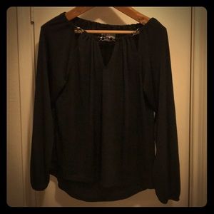 Jennifer Lopez Black off the shoulder top.